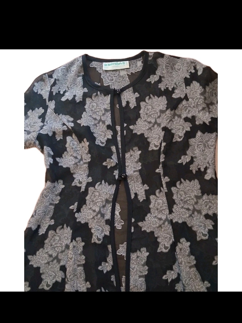 La Maison Simons , Contemporaine, Vintage Sheer Floral Lace Overlay – Like New - Picture 9 of 11